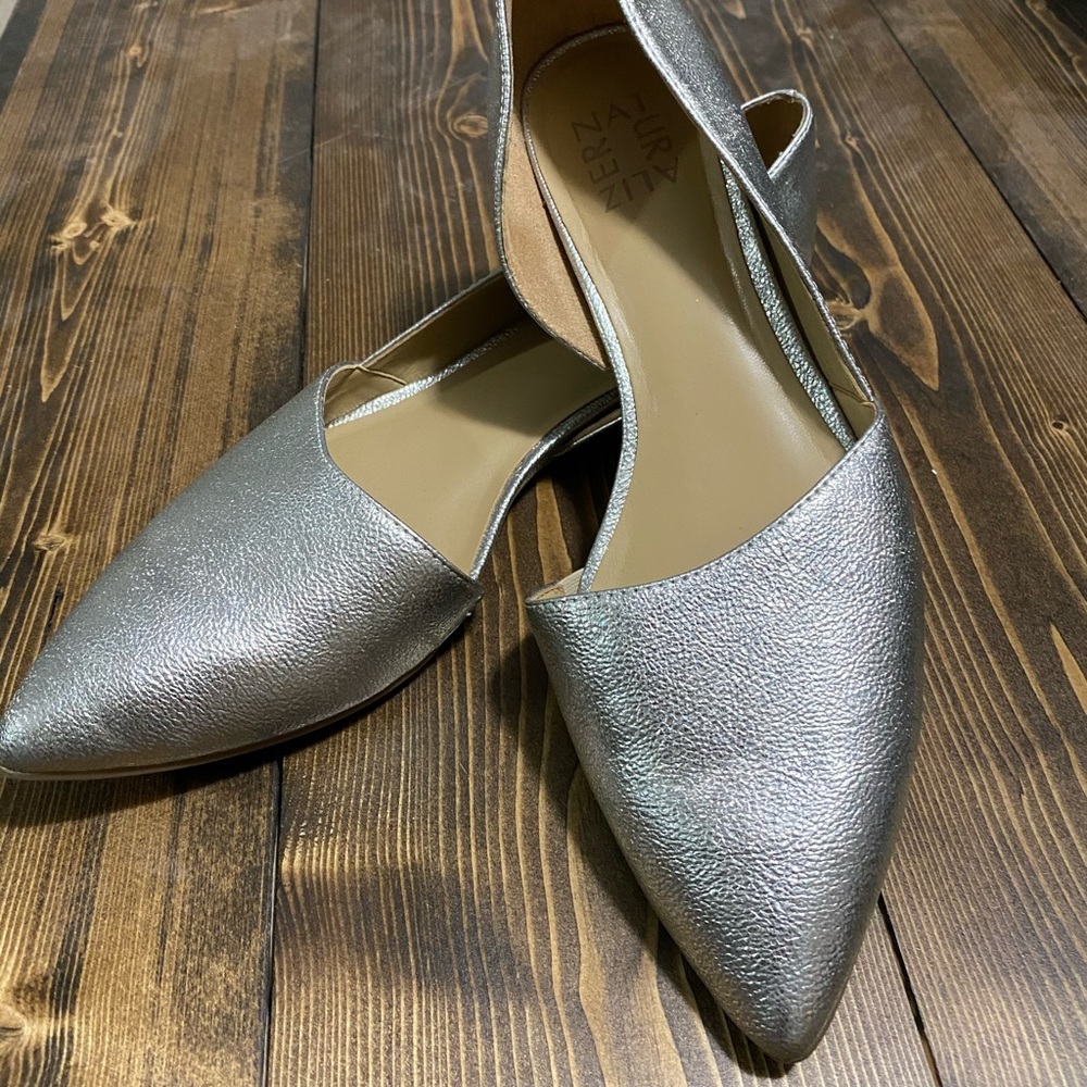 Naturalizer size 9.5 silver flats